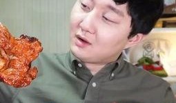 摆摊烤鸡腿爆料视频,美味诱惑引众人排队品尝